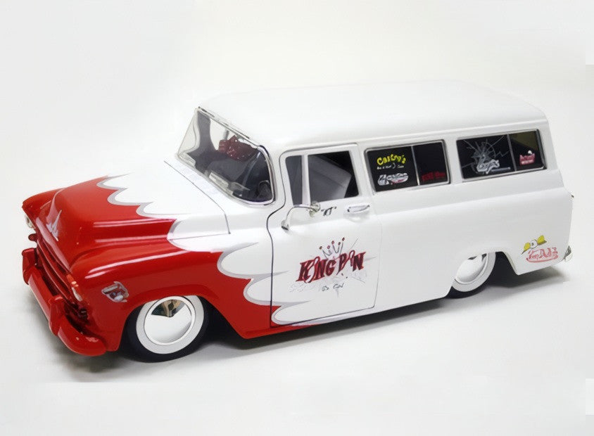 Von Dutch 1:24 ダイキャストミニカー 53016 1957 Chevrolet Suburban - Von Dutch (Red/White) 1:24 Diecast Model