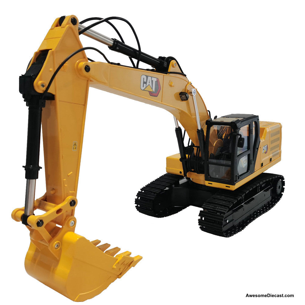 Diecast Masters 1:16 Caterpillar 320 Radio Controlled Excavator with Bucket, Grapple and Hammer Attachments