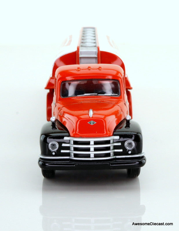 Corgi 1:50 Diamond T Semi-Tanker: Supertest, Red/White