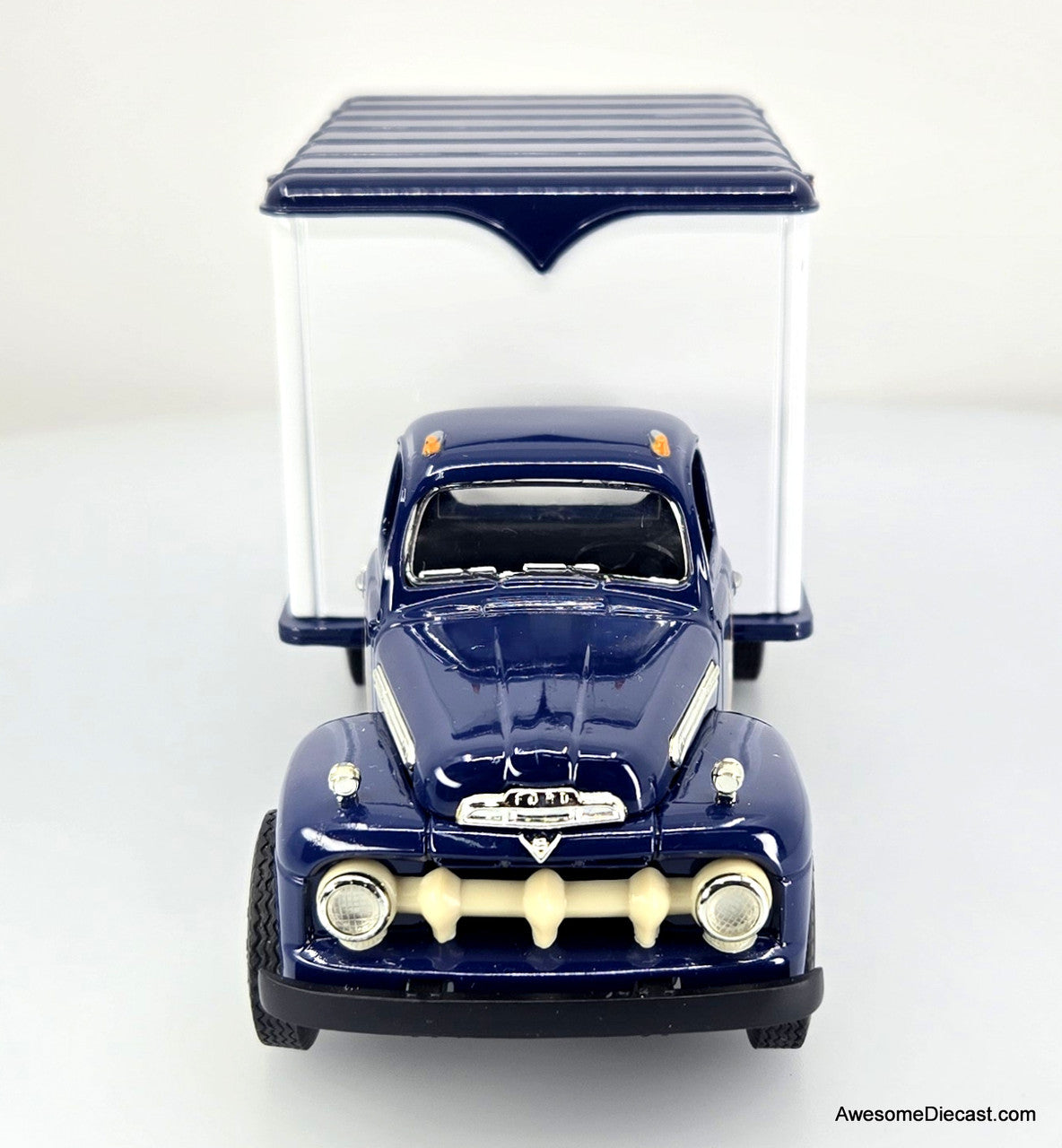 First Gear 1952 1:34 Ford F-6 Dry Goods Van Eagle Snacks, Blue/White