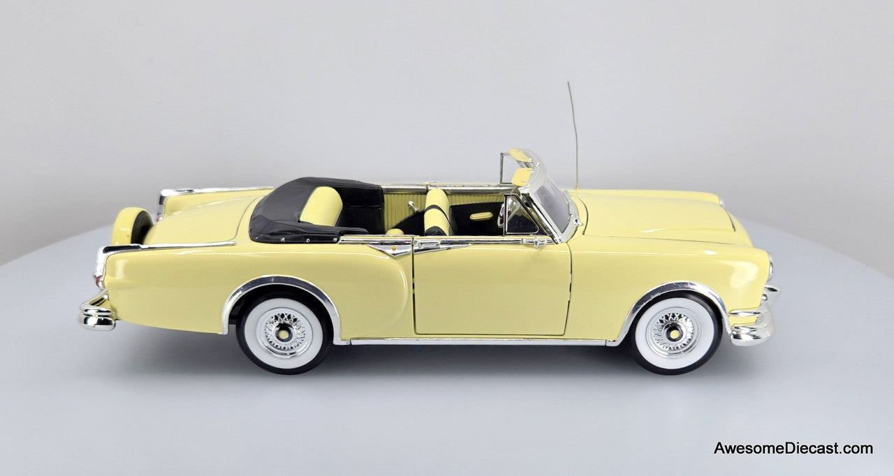 Road Signature 1:18 1953 Packard Caribbean Convertible, Yellow
