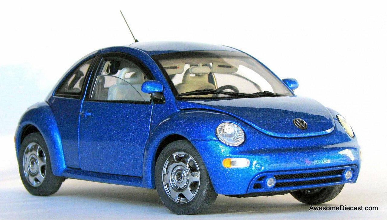 2000 Volkswagen Beetle - Metallic Blue 1:24 Diecast Model by Franklin Mint