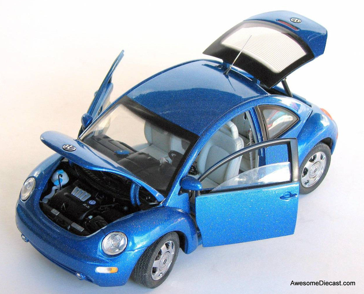 2000 Volkswagen Beetle - Metallic Blue 1:24 Diecast Model by Franklin Mint