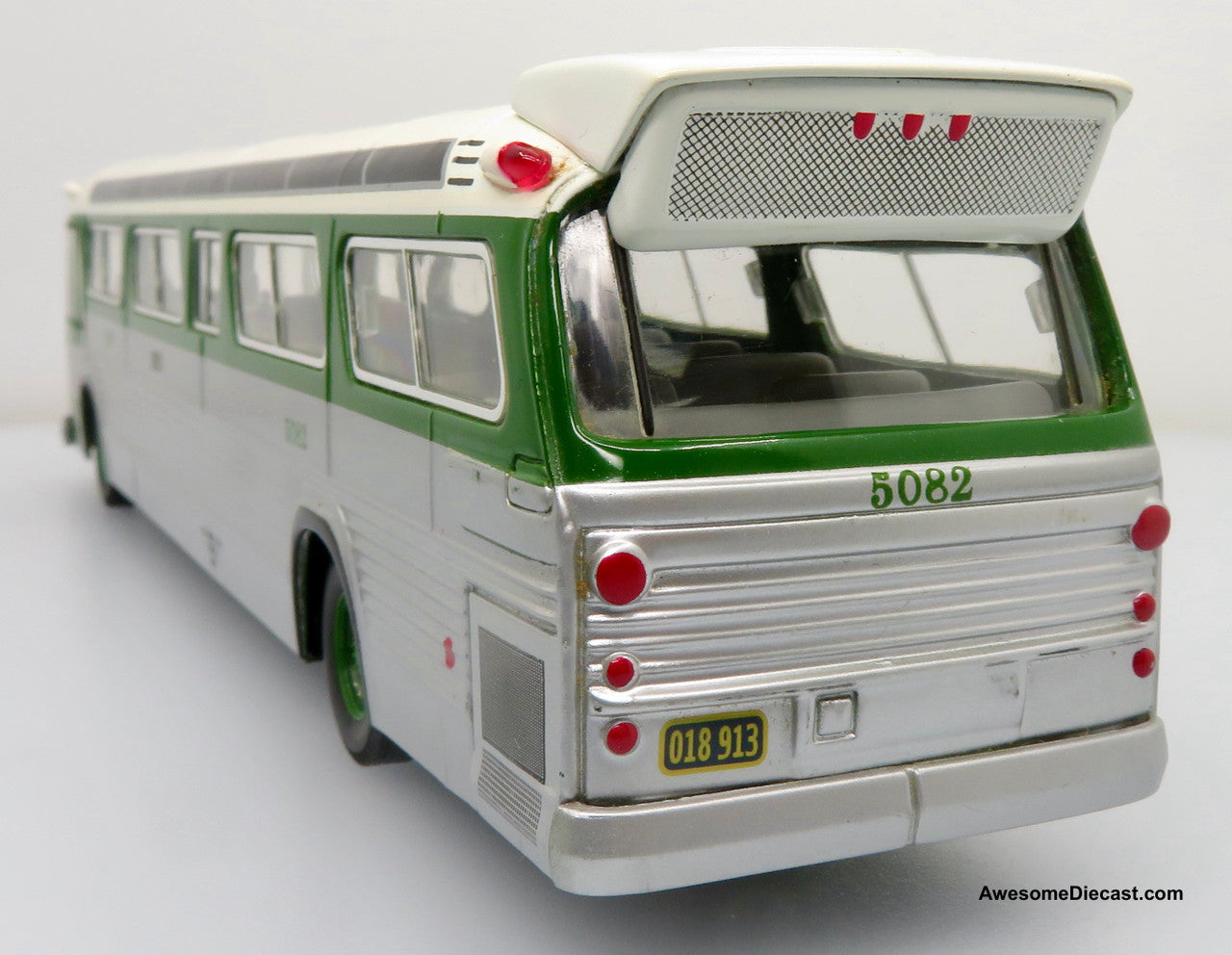 Corgi Classics 1:50 GM 5303 Fishbowl Bus: Philadelphia Transportation Company (PTC), Philadelphia