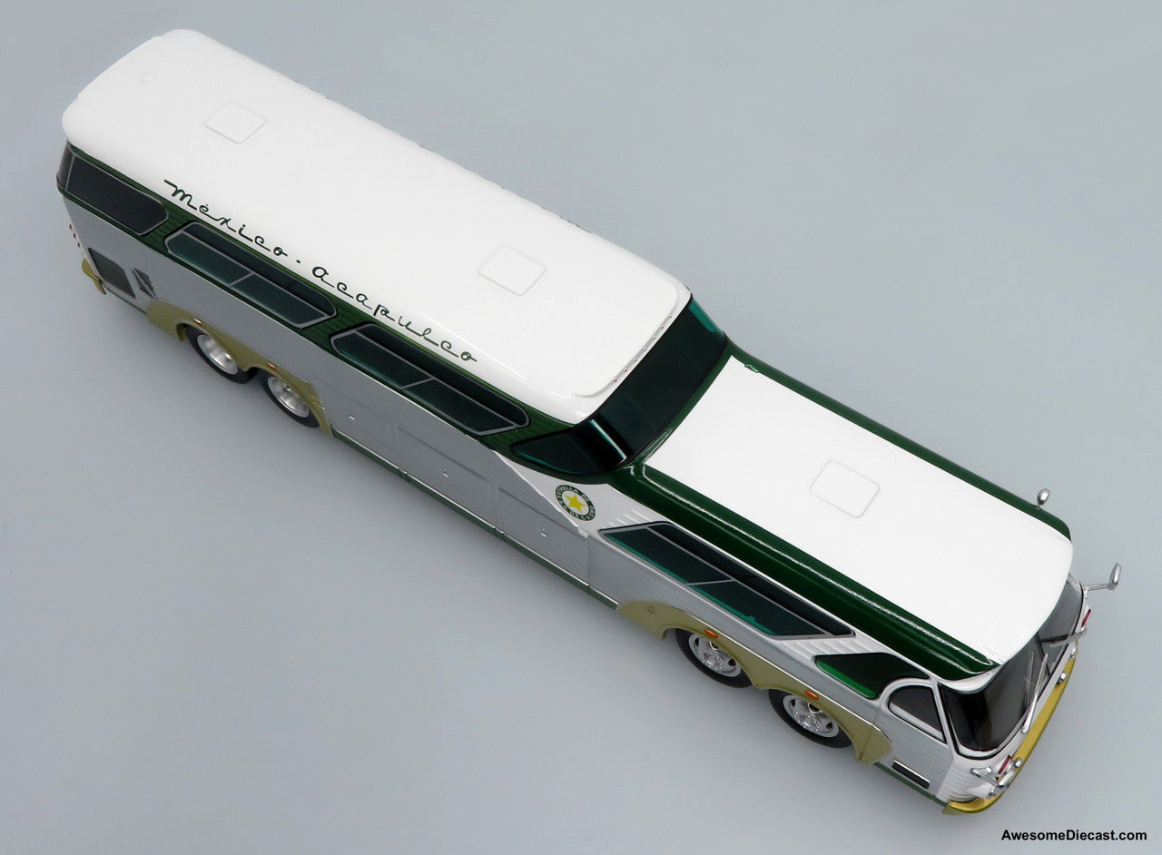 Sultana TM 44-18 SP Panoramico Coach - Estrella de Oro (Silver/Green) 1:43 Diecast Bus by Iconic Replicas