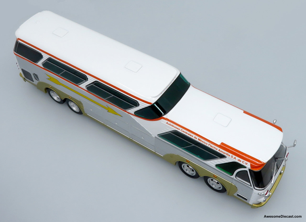 Sultana TM 44-18 SP Panoramico Coach - La Flecha Amarilla (Silver/Yellow) 1:43 Diecast Bus by Iconic Replicas