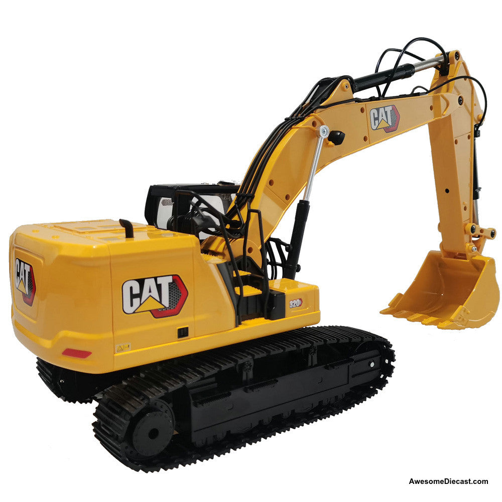Diecast Masters 1:16 Caterpillar 320 Radio Controlled Excavator with Bucket, Grapple and Hammer Attachments