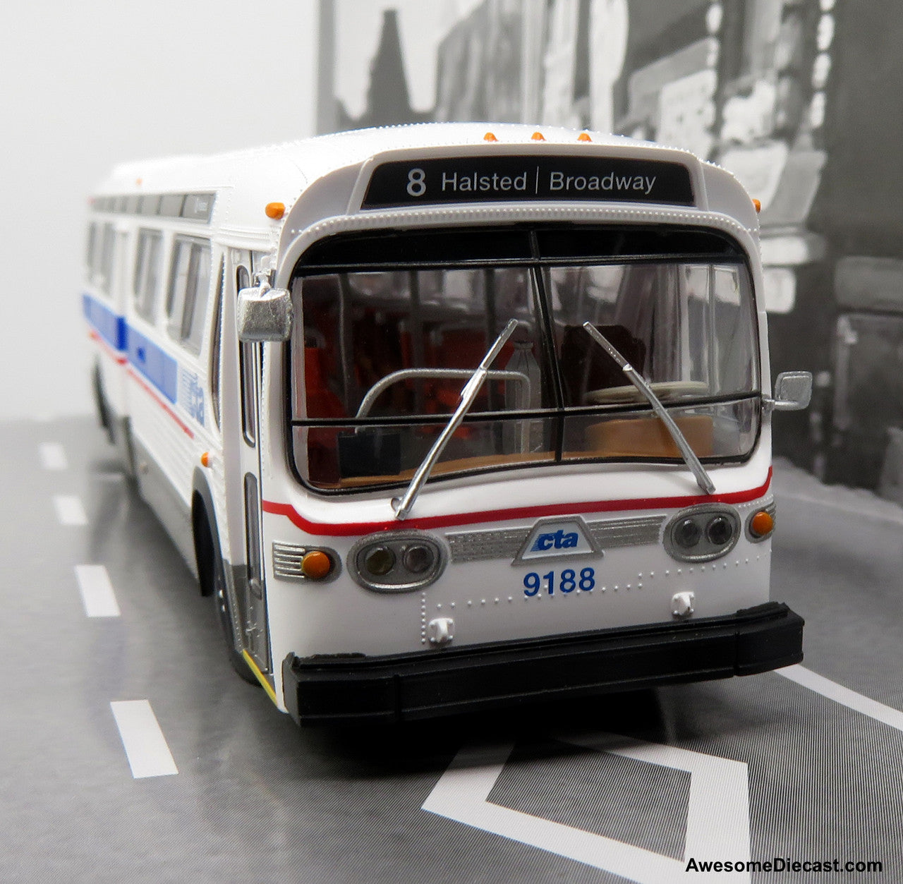 GM New Look Transit Bus: Chicago Transit Authority (CTA) 1:87 (HO) ABS Plastic Bus by Rapido