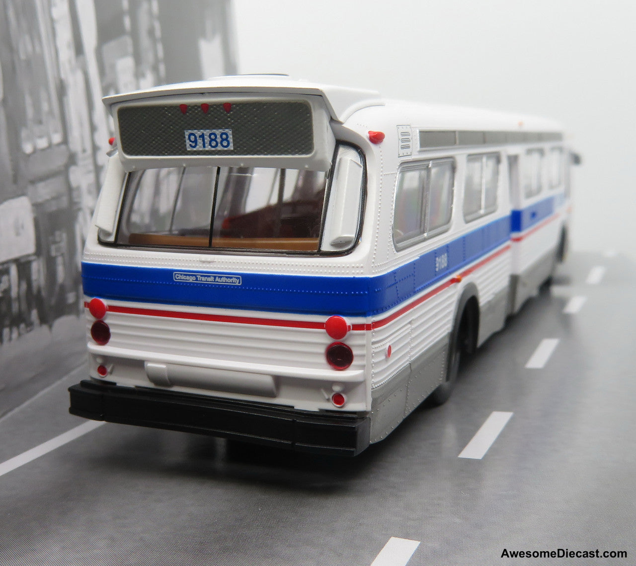 GM New Look Transit Bus: Chicago Transit Authority (CTA) 1:87 (HO) ABS Plastic Bus by Rapido