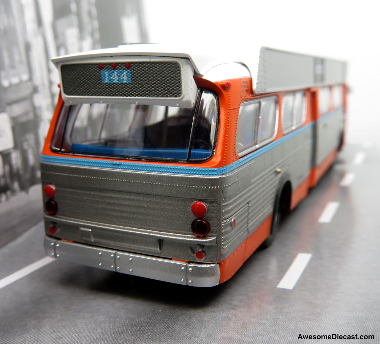 GM New Look Transit Bus: Miami Dade 1:87 (HO) ABS Plastic Bus by Rapido