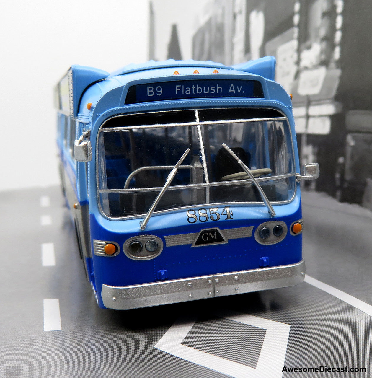 GM New Look Transit Bus: MTA New York Blue w/ Bus-O-Rama 1:87 (HO