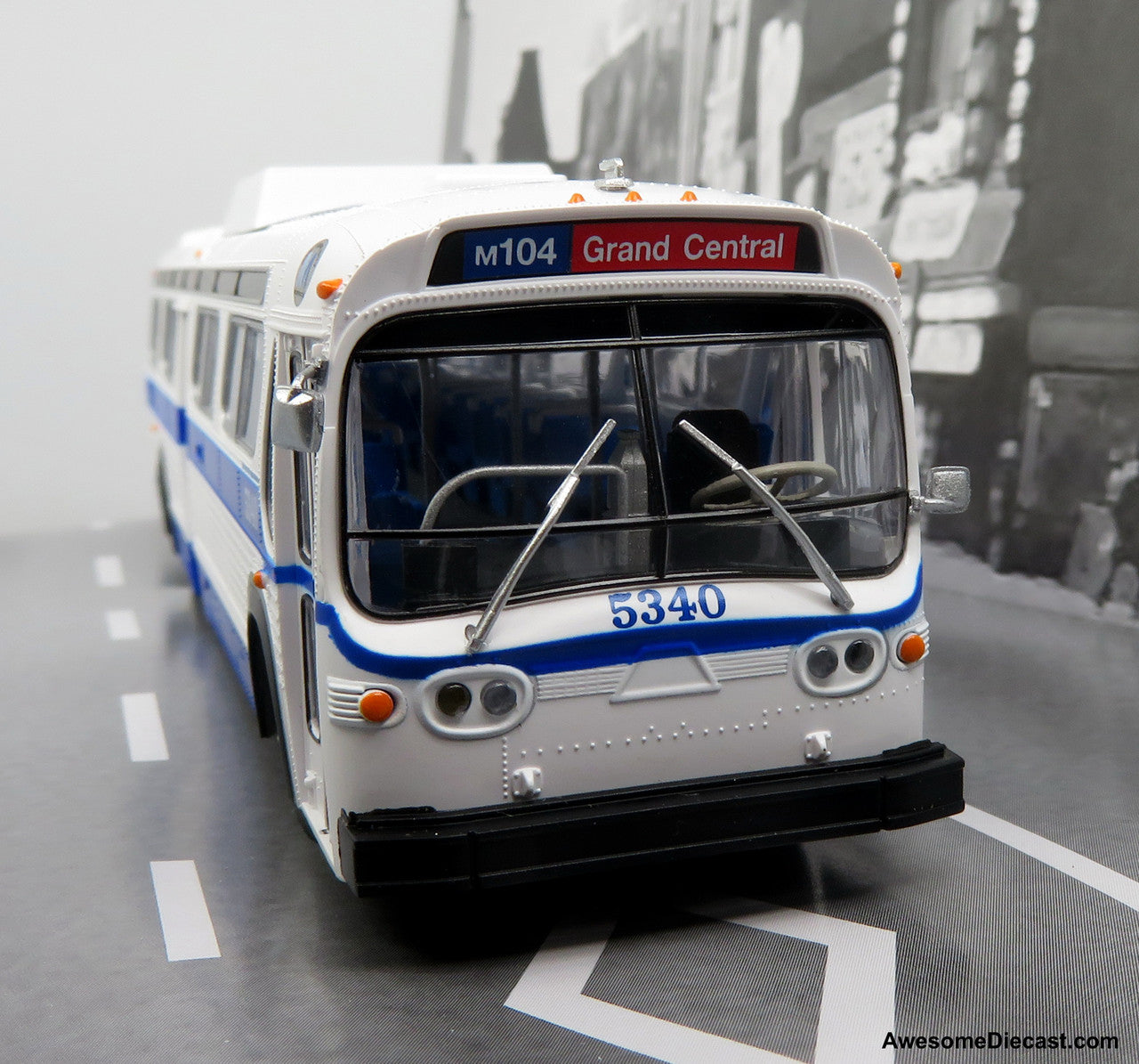 GM New Look Transit Bus: MTA New York City 1:87 (HO) ABS Plastic Bus by Rapido