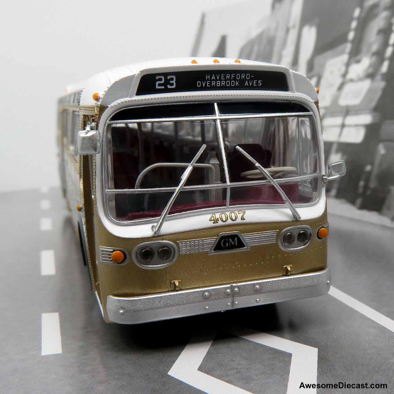 GM New Look Transit Bus: Philadelphia SEPTA - Early Scheme 1:87 (HO) ABS Plastic Bus by Rapido