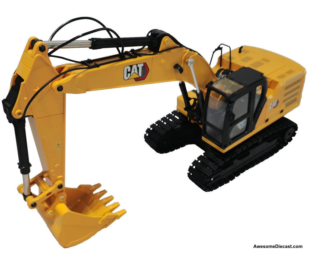 Diecast Masters 1:16 Caterpillar 320 Radio Controlled Excavator with Bucket, Grapple and Hammer Attachments