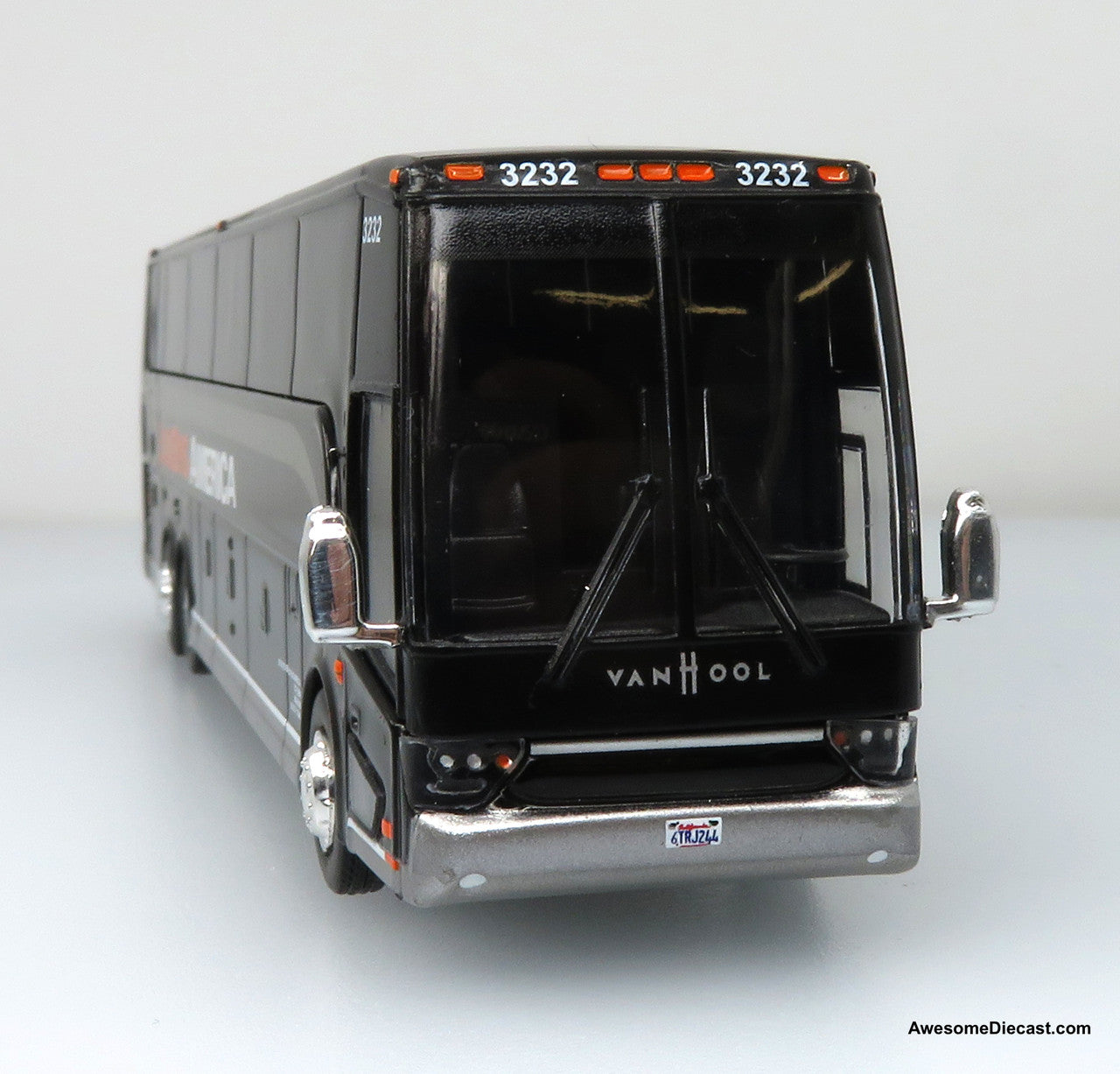 Iconic Replicas 1:87 Van Hool TX45 Coach: LuxBus America