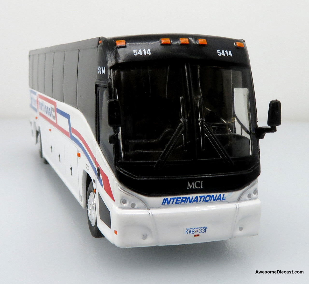 Iconic Replicas 1:87 MCI J4500 Coach: International Stage Lines
