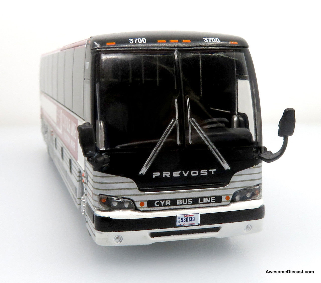 Iconic Replicas 1:87 Prevost X3-45 Coach: CYR Bus Line