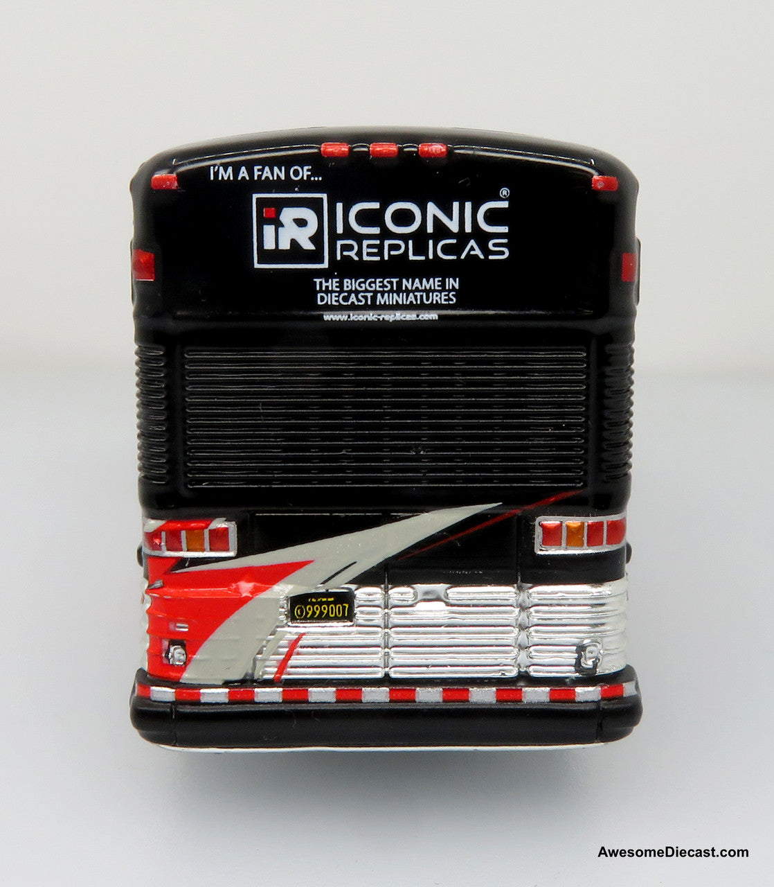 Iconic Replicas 1:87 MCI D4000 Coach: IconiCruiser