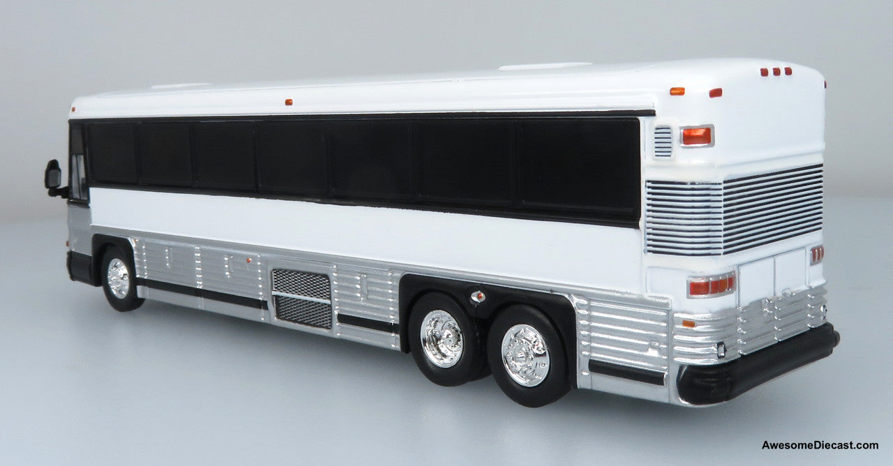 Iconic Replicas 1:87 MCI D4000 Coach: Blank White