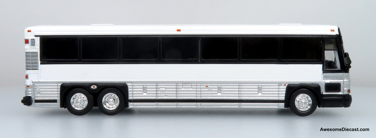 Iconic Replicas 1:87 MCI D4000 Coach: Blank White