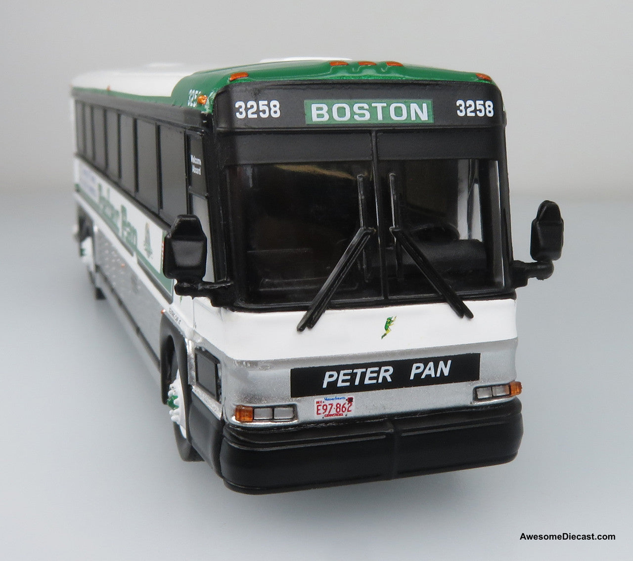 Iconic Replicas 1:87 MCI D4000 Coach: Peter Pan Bus Lines