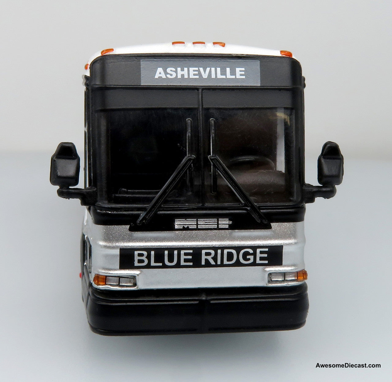 Iconic Replicas 1:87 MCI D4000 Coach: Blue Ridge Trailways