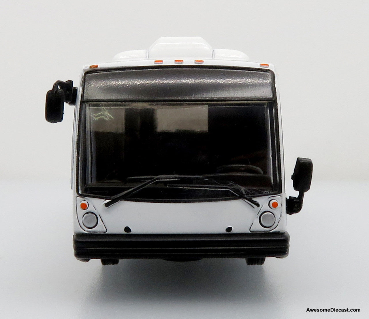 Iconic Replicas 1:87 Nova Bus LFSd Transit Bus: Blank White