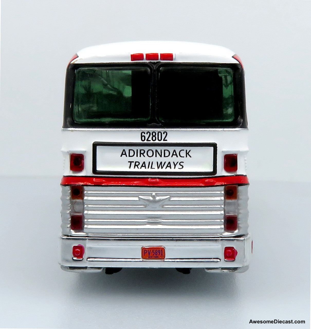1969 Eagle Model 05 Coach: Adirondack Trailways 1:87 (HO) Diecast Model Bus by Iconic Replicas