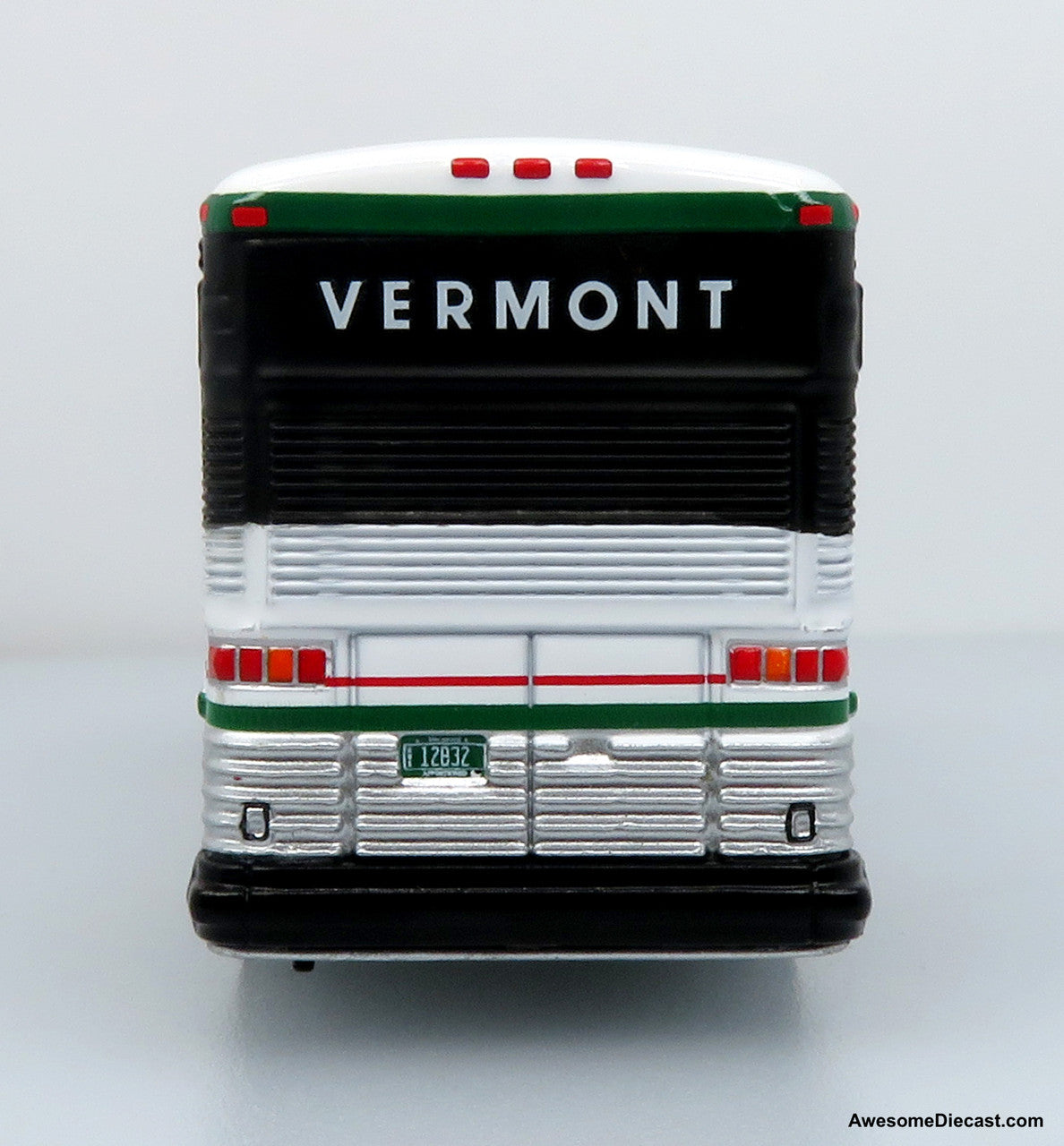 2001 MCI D4000 Coach: Vermont Transit 1:87 (HO) Diecast Model Bus by Iconic Replicas