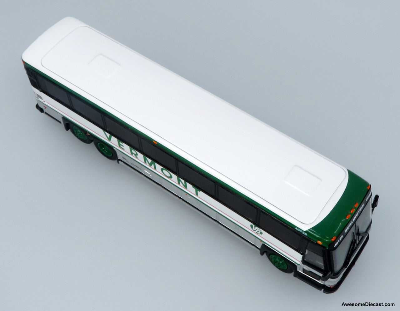 2001 MCI D4000 Coach: Vermont Transit 1:87 (HO) Diecast Model Bus by Iconic Replicas
