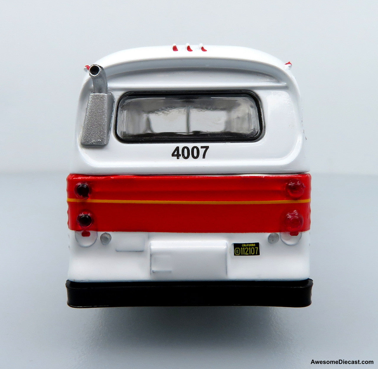 Flxible 53102 Transit Bus: San Francisco MUNI - Landor Scheme 1:87 (HO) Diecast Model Bus by Iconic Replicas