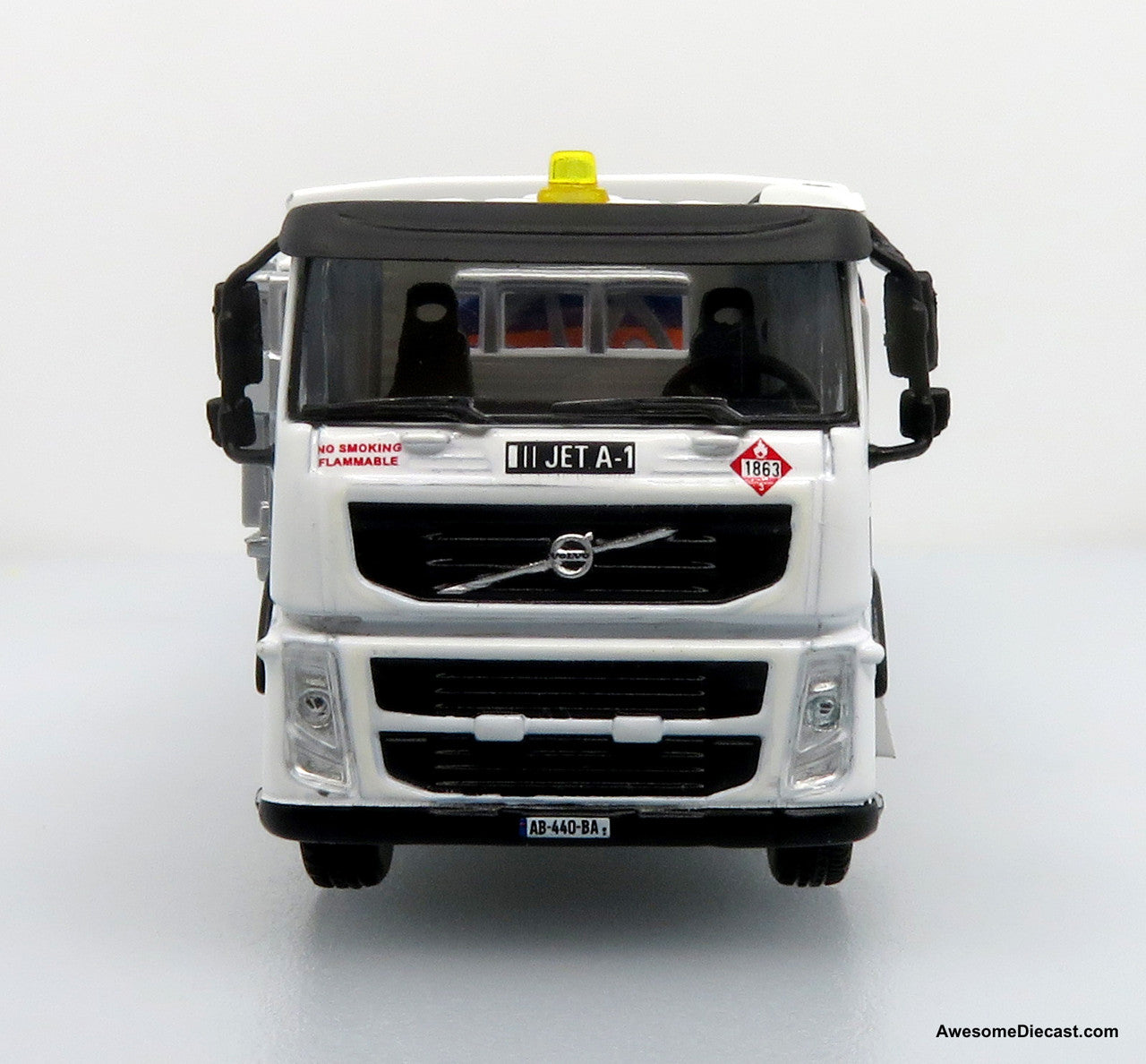Volvo FM500 w/ Esterer Aviation Refueling Tanker: Gulf Aviation 1:87 (HO) Diecast Model Truck by Iconic Replicas