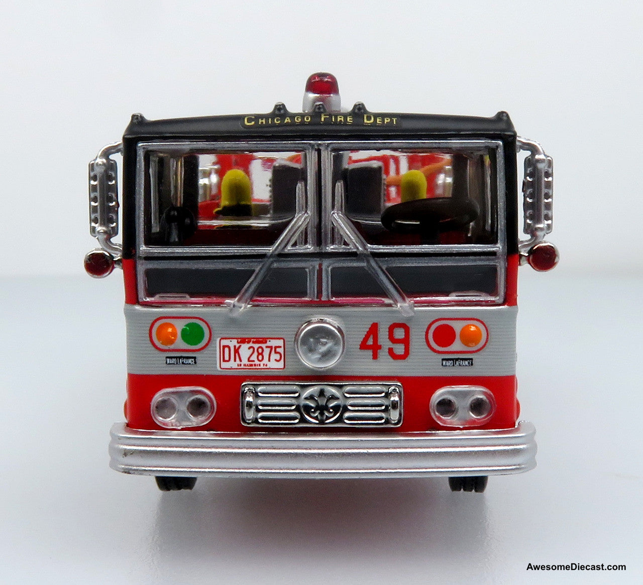1974 Ward LaFrance Fire Engine: Chicago Fire Department – Engine 49 1:87 (HO) Diecast Model Fire Truck by Iconic Replicas