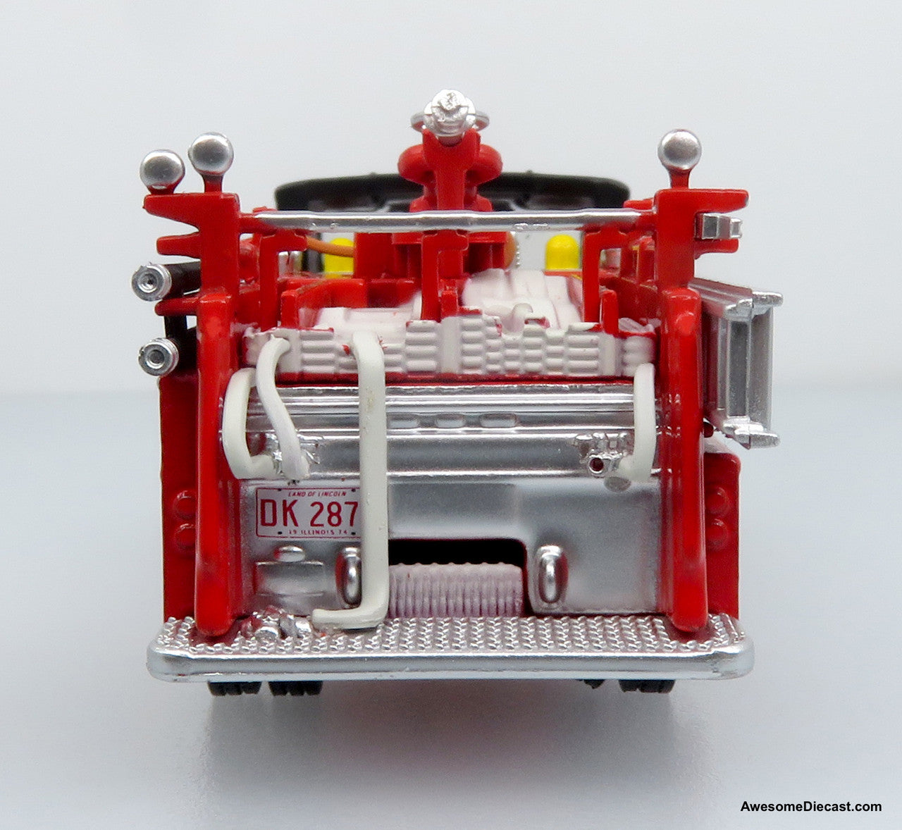 1974 Ward LaFrance Fire Engine: Chicago Fire Department – Engine 49 1:87 (HO) Diecast Model Fire Truck by Iconic Replicas