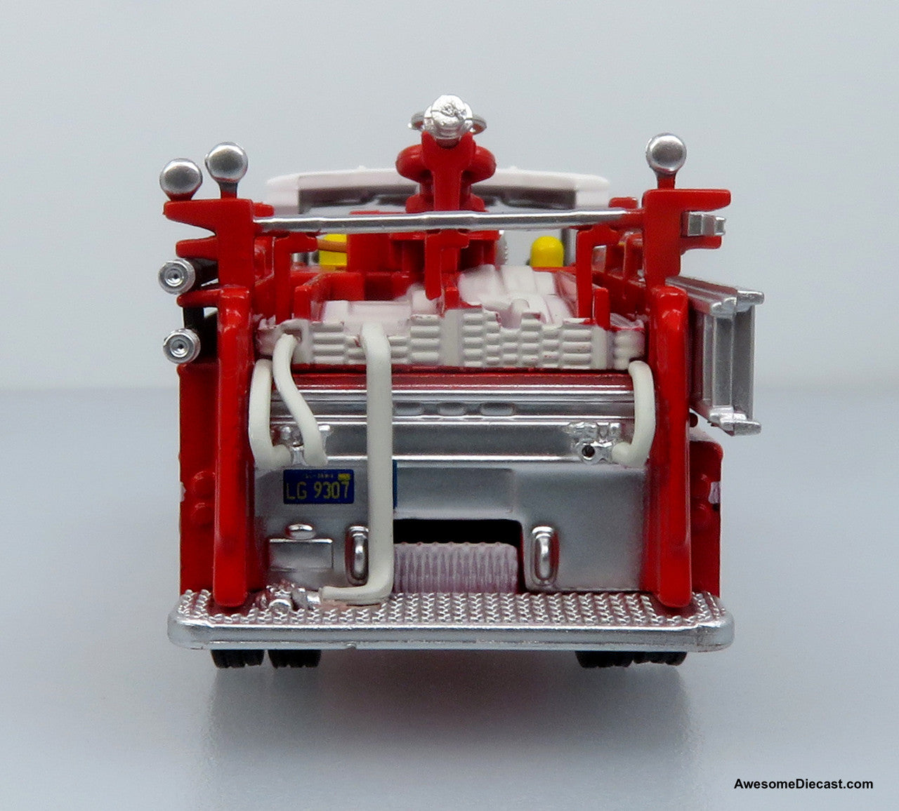 1974 Ward LaFrance Fire Engine: San Francisco Fire Department – Engine 31 1:87 (HO) Diecast Model Fire Truck by Iconic Replicas