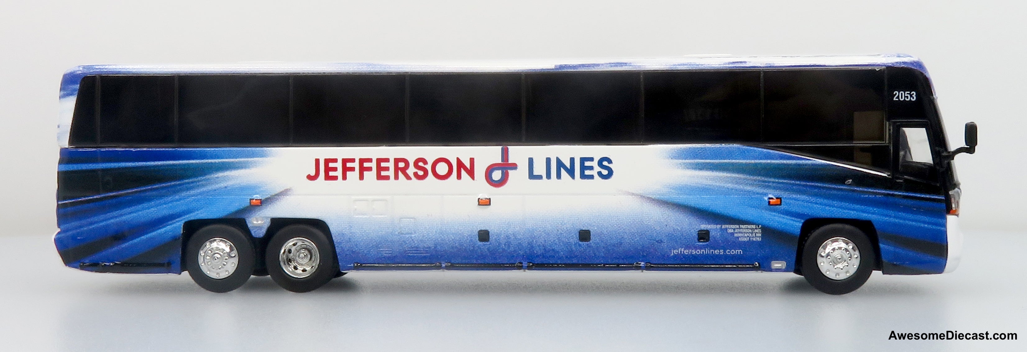 MCI D4520 Coach Bus: Jefferson Lines 1:87 (HO) Diecast Model Bus by Iconic Replicas