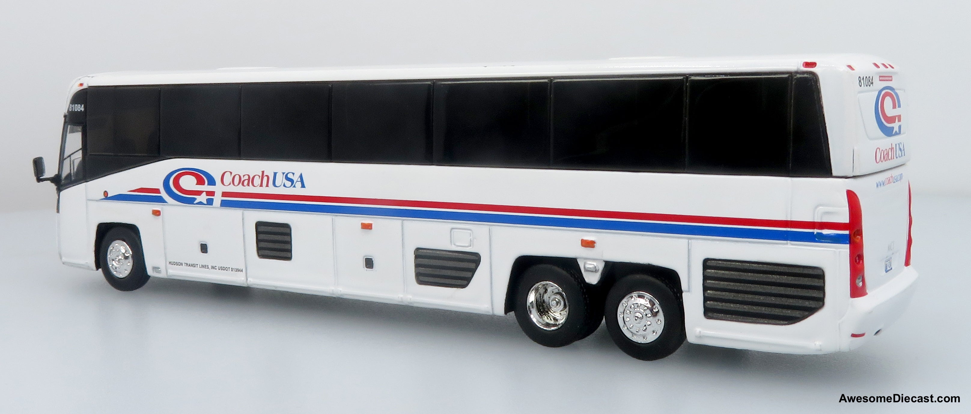MCI D4520 Coach Bus: Coach USA 1:87 (HO) Diecast Model Bus by Iconic Replicas