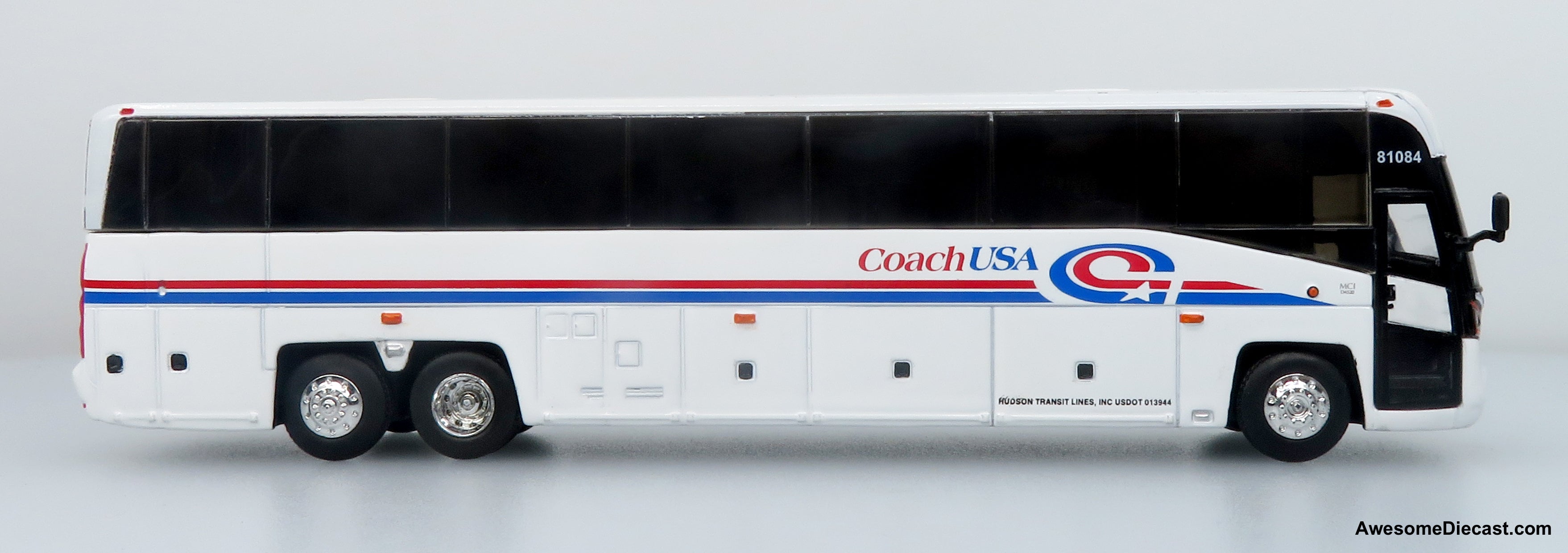 MCI D4520 Coach Bus: Coach USA 1:87 (HO) Diecast Model Bus by Iconic Replicas
