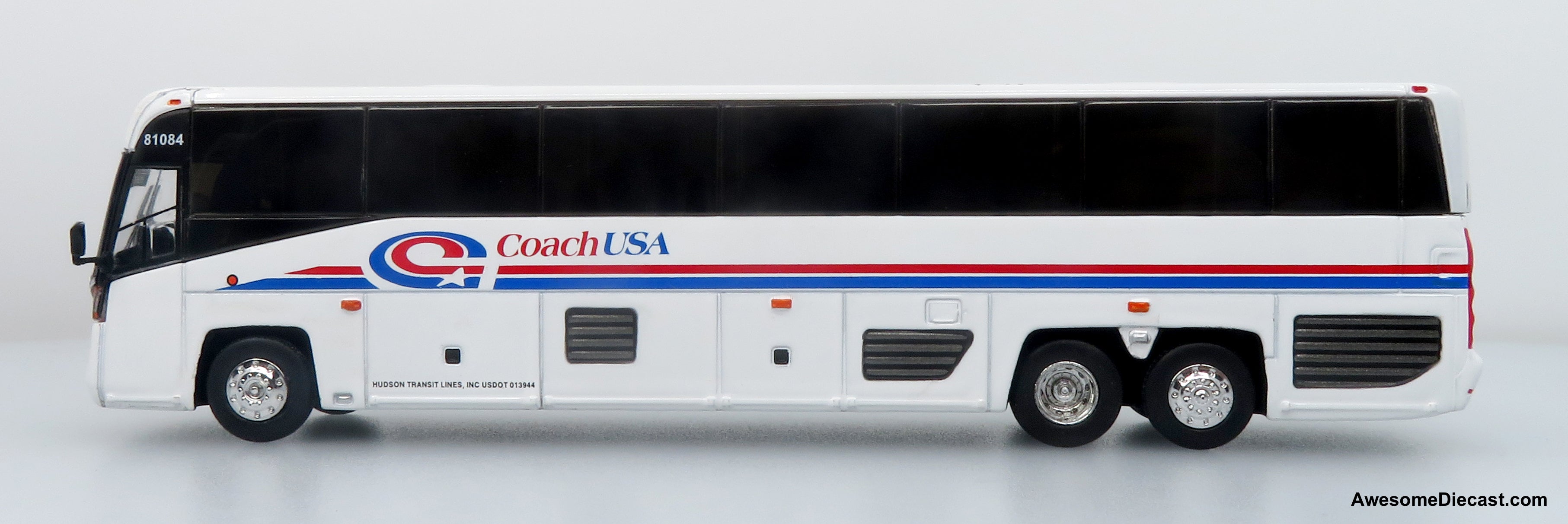 MCI D4520 Coach Bus: Coach USA 1:87 (HO) Diecast Model Bus by Iconic Replicas