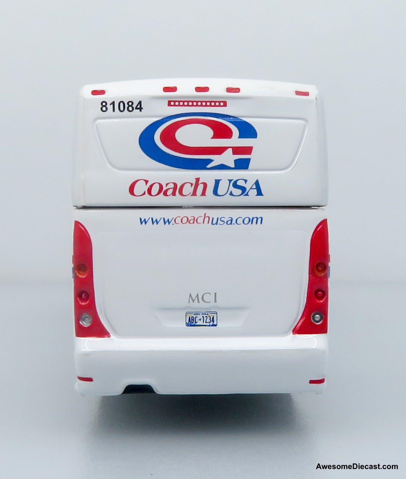 MCI D4520 Coach Bus: Coach USA 1:87 (HO) Diecast Model Bus by Iconic Replicas