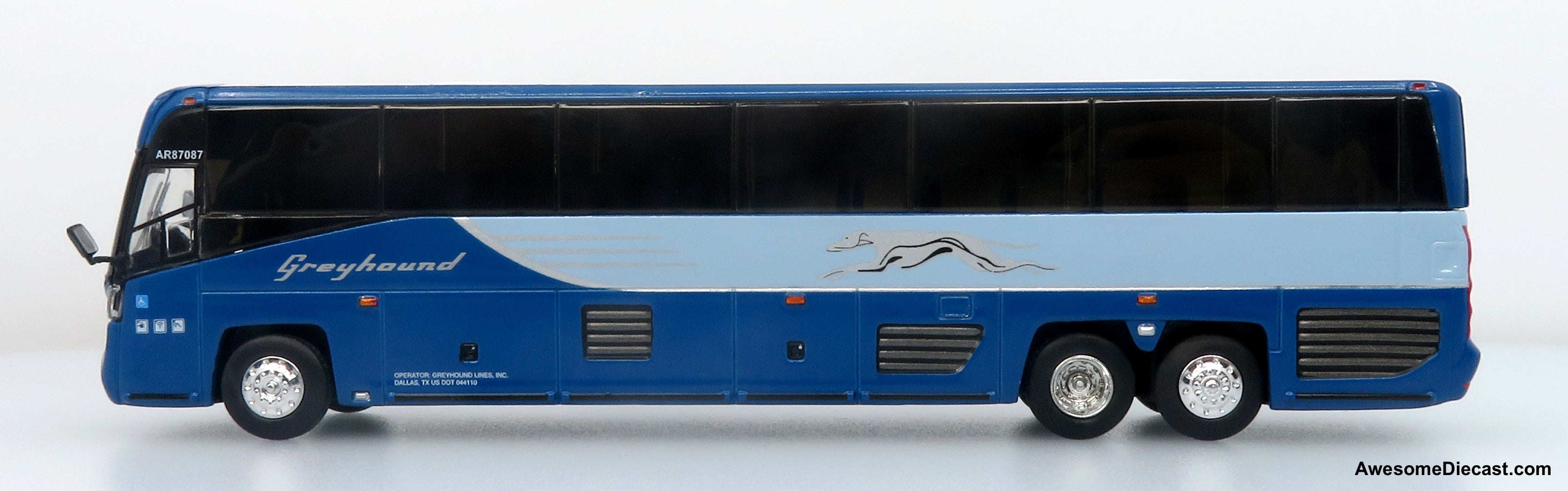 MCI D4520 Coach Bus: Greyhound Lines 1:87 (HO) Diecast Model Bus by Iconic Replicas