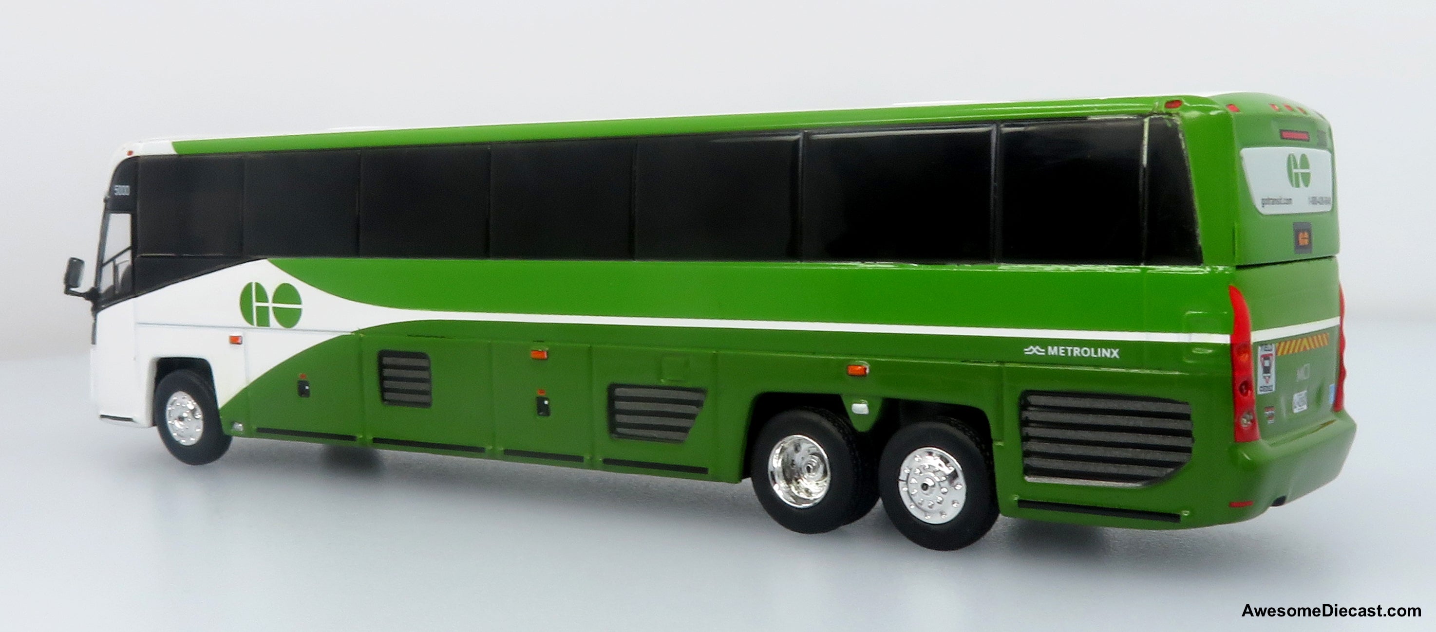MCI D4520 Coach Bus: GO Transit 1:87 (HO) Diecast Model Bus by Iconic Replicas