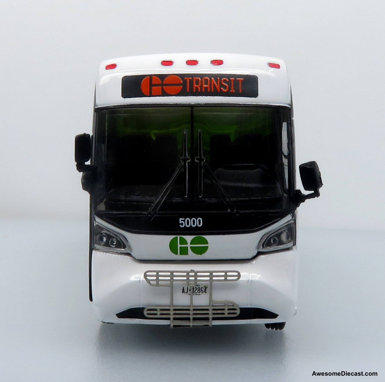 MCI D4520 Coach Bus: GO Transit 1:87 (HO) Diecast Model Bus by Iconic Replicas