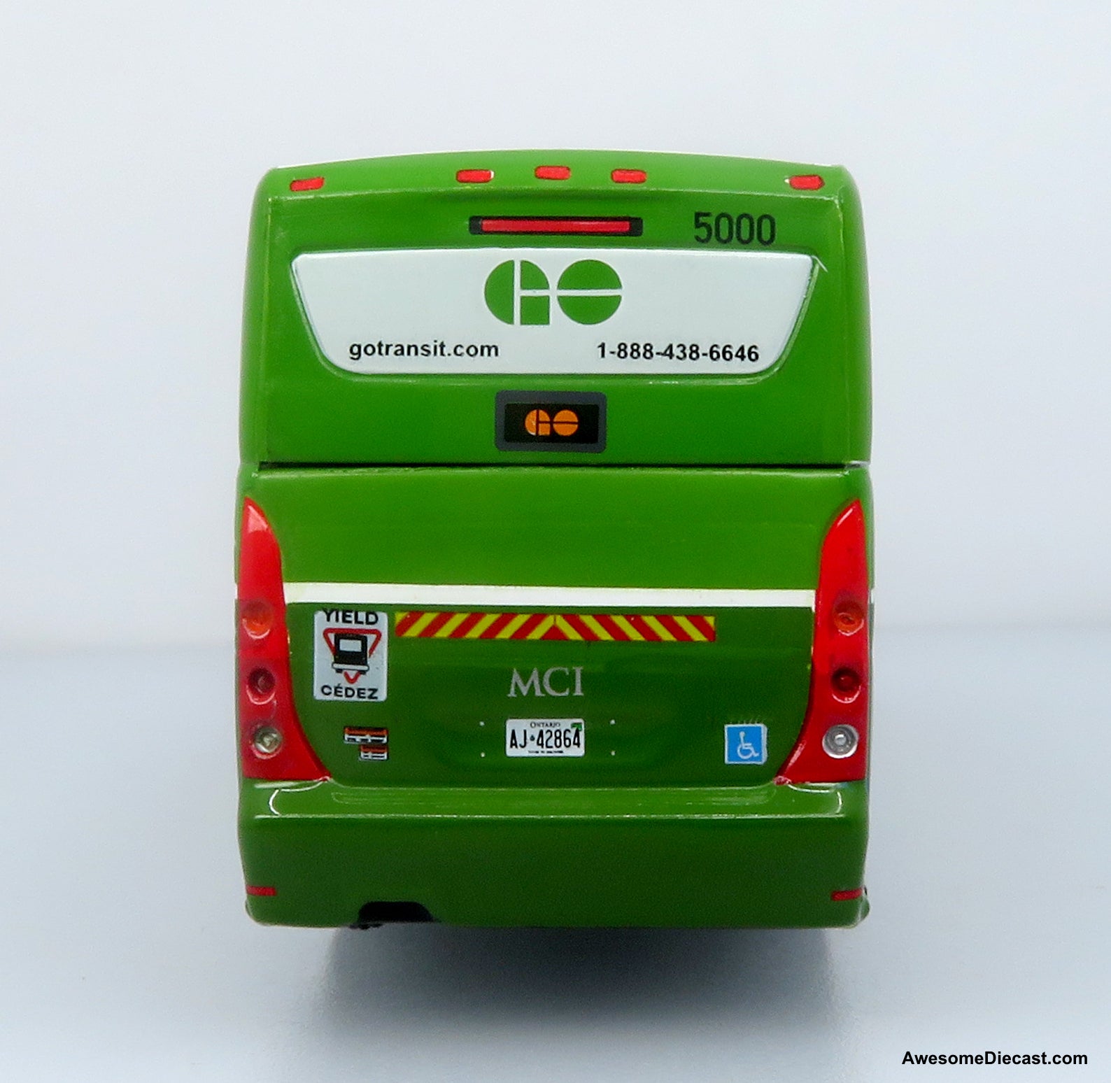 MCI D4520 Coach Bus: GO Transit 1:87 (HO) Diecast Model Bus by Iconic Replicas