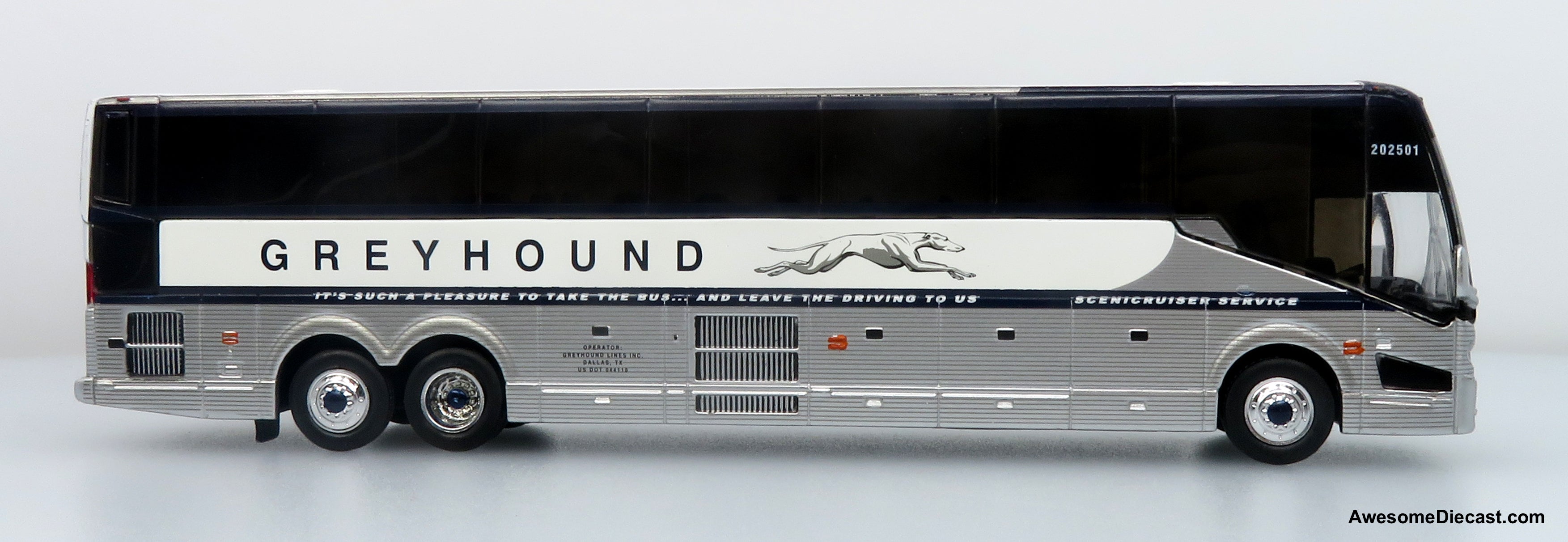 Prevost H3-45 Coach: Greyhound Scenicruiser Vintage Livery 1:87 (HO) Diecast Model Bus by Iconic Replicas