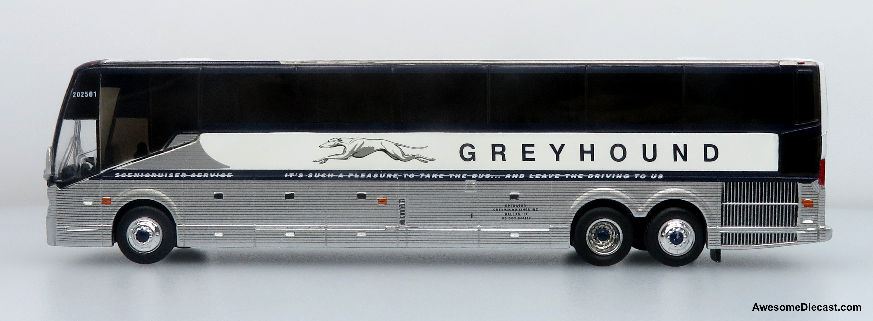 Prevost H3-45 Coach: Greyhound Scenicruiser Vintage Livery 1:87 (HO) Diecast Model Bus by Iconic Replicas