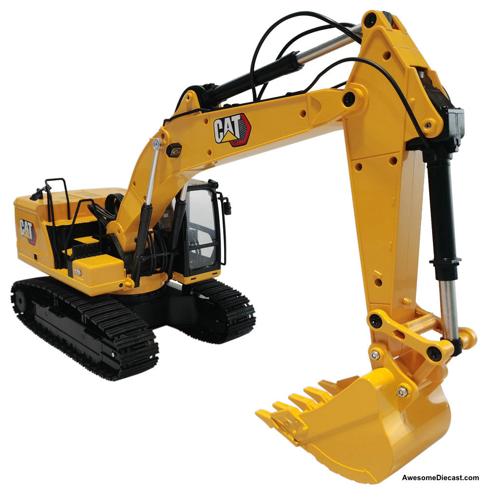Diecast Masters 1:16 Caterpillar 320 Radio Controlled Excavator with Bucket, Grapple and Hammer Attachments