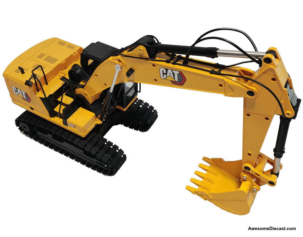 Diecast Masters 1:16 Caterpillar 320 Radio Controlled Excavator with Bucket, Grapple and Hammer Attachments