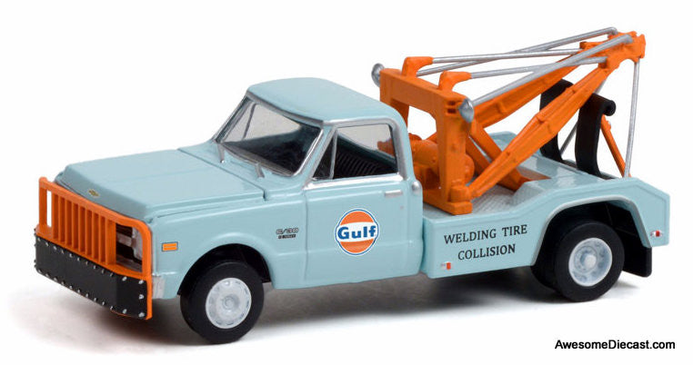 1969 Chevrolet C-30 Dually Wrecker: Gulf Oil Welding Tire Collision 1:64 Diecast Model Truck by Greenlight