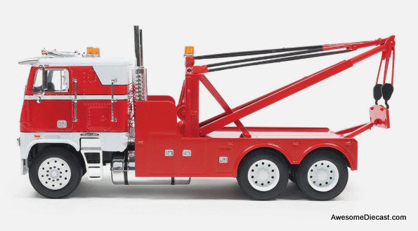 1987 Freightliner FLA Tow Truck, Red & White 1:43 Diecast Model Truck by IXO